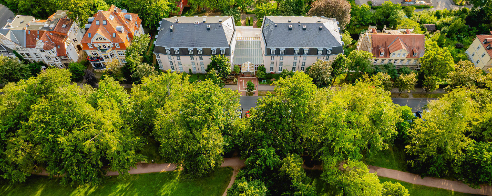 Luftaufnahme des Gebäudes des Hotel am Schlosspark in Gotha
